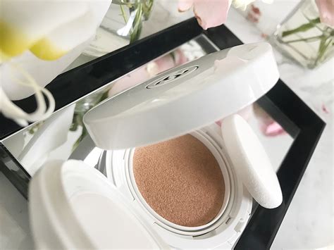 chanel le blanc oil in cream compact foundation review|chanel foundation reviews uk.